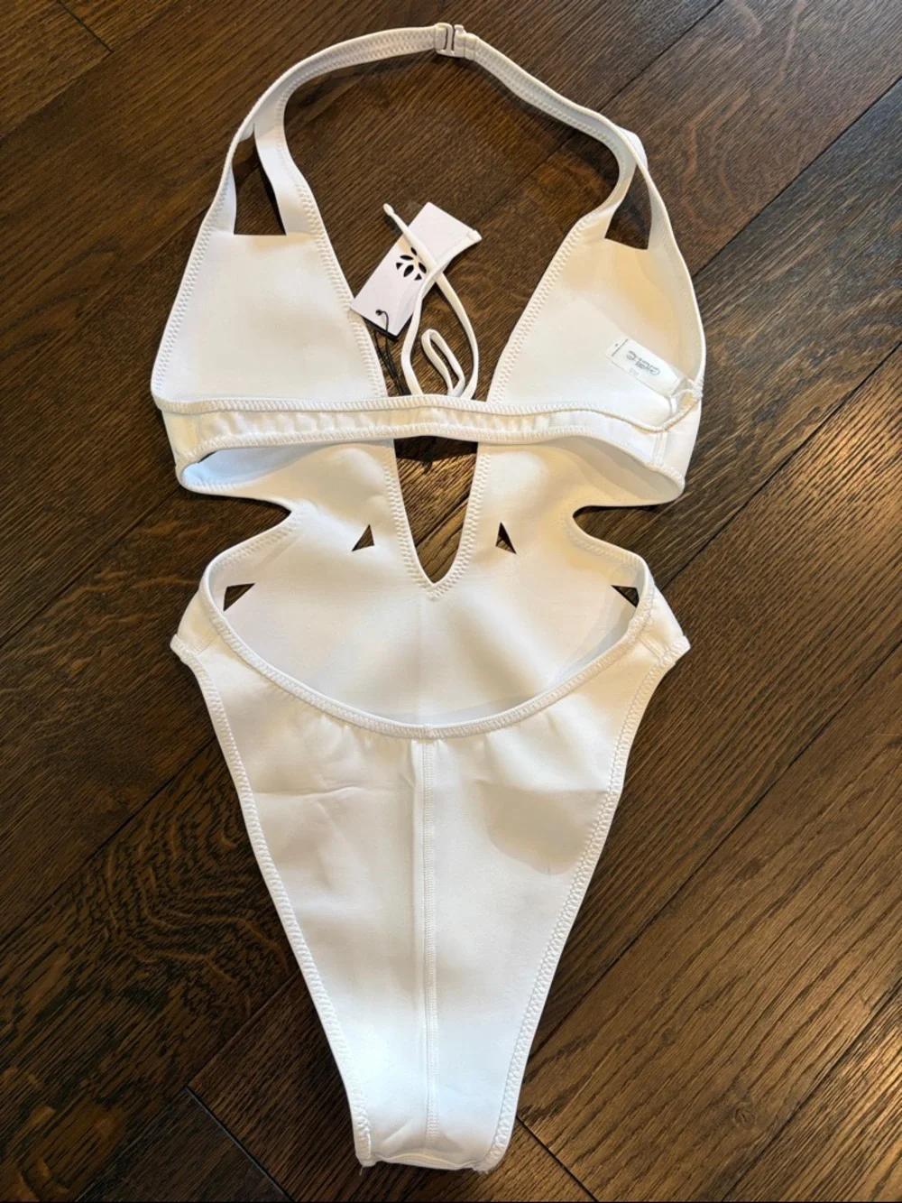 NEW GIGI C Charlie Halter One-Piece Swimsuit White Size: Medium
